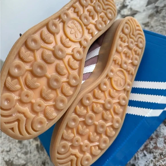 Adidas Mauve Sneakers with White Stripes - Picture 4 of 4